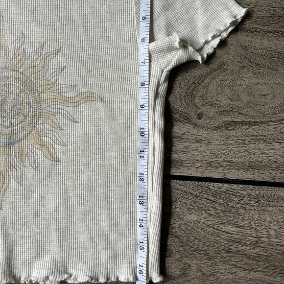 American Eagle Graphic Sun and Moon Waffle Tee Women’s - Picture 3 of 4